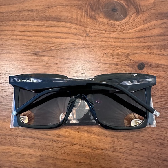 Scotch & Soda Sunglasses - Holly Oversized Sunglasses - Picture 9 of 11